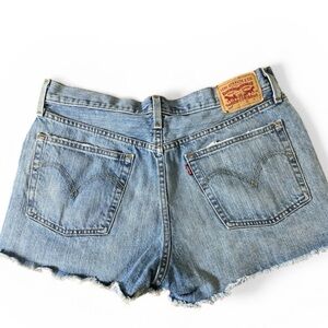 Levi’s 501 Cut Off Denim Shorts Women’s High Rise 3” Inseam Light Wash Size W31